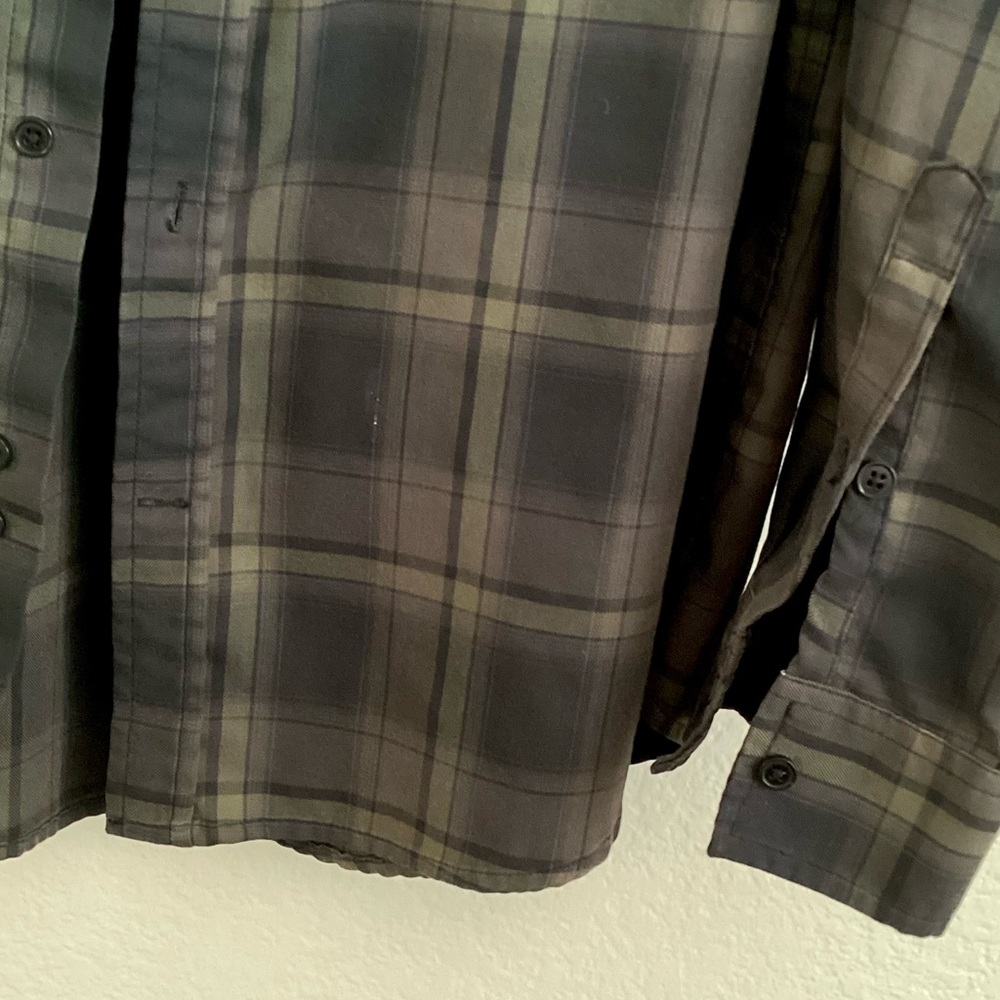 \Hurley\ Men’s Nike Dri-Fit Button Down - Picture 7 of 16
